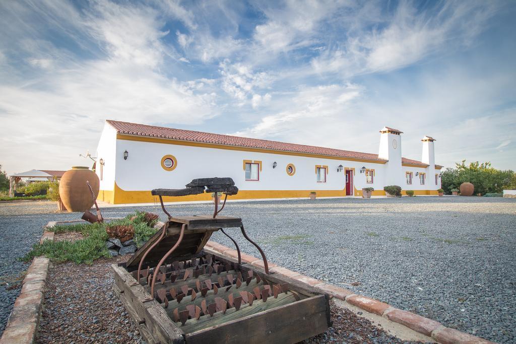 Monte Chalaca - Turismo Rural Ferreira Do Alentejo Exterior photo